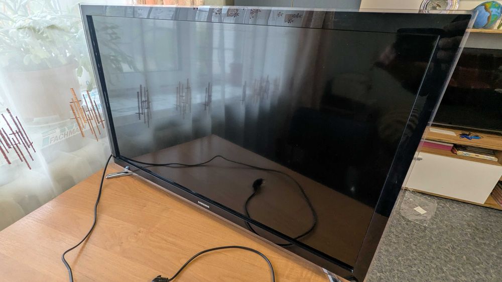 Телевізор Samsung UE32F4500AK