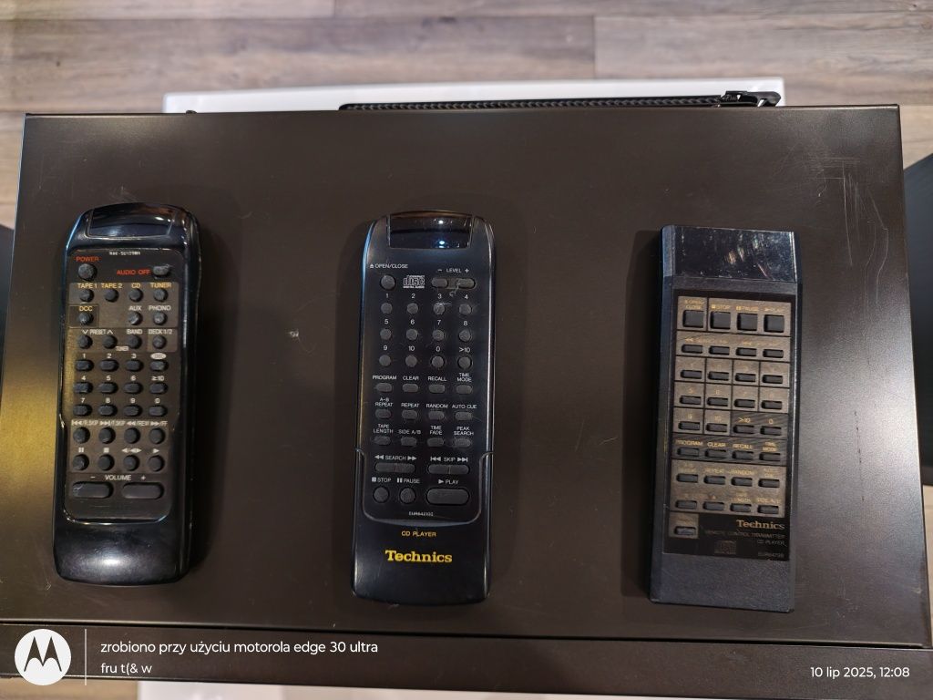 Wierza Technics wraz z kolumnami