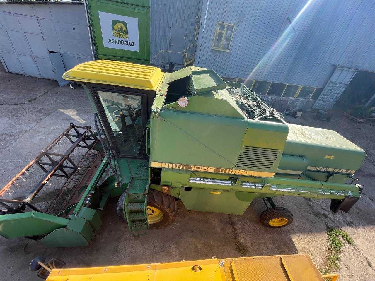 Комбайн зернозбиральний John Deere 1065