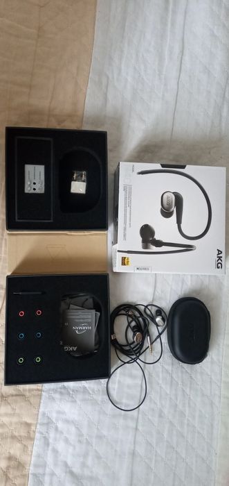 *** AKG n 40 ***