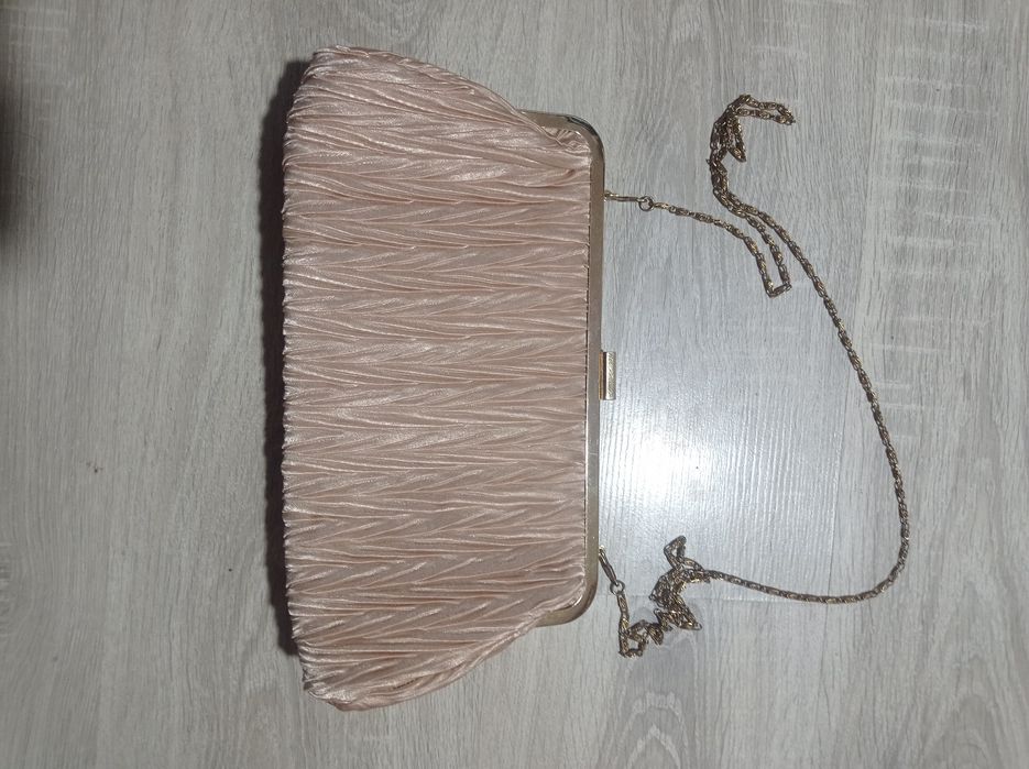 Жіночі сумочки .