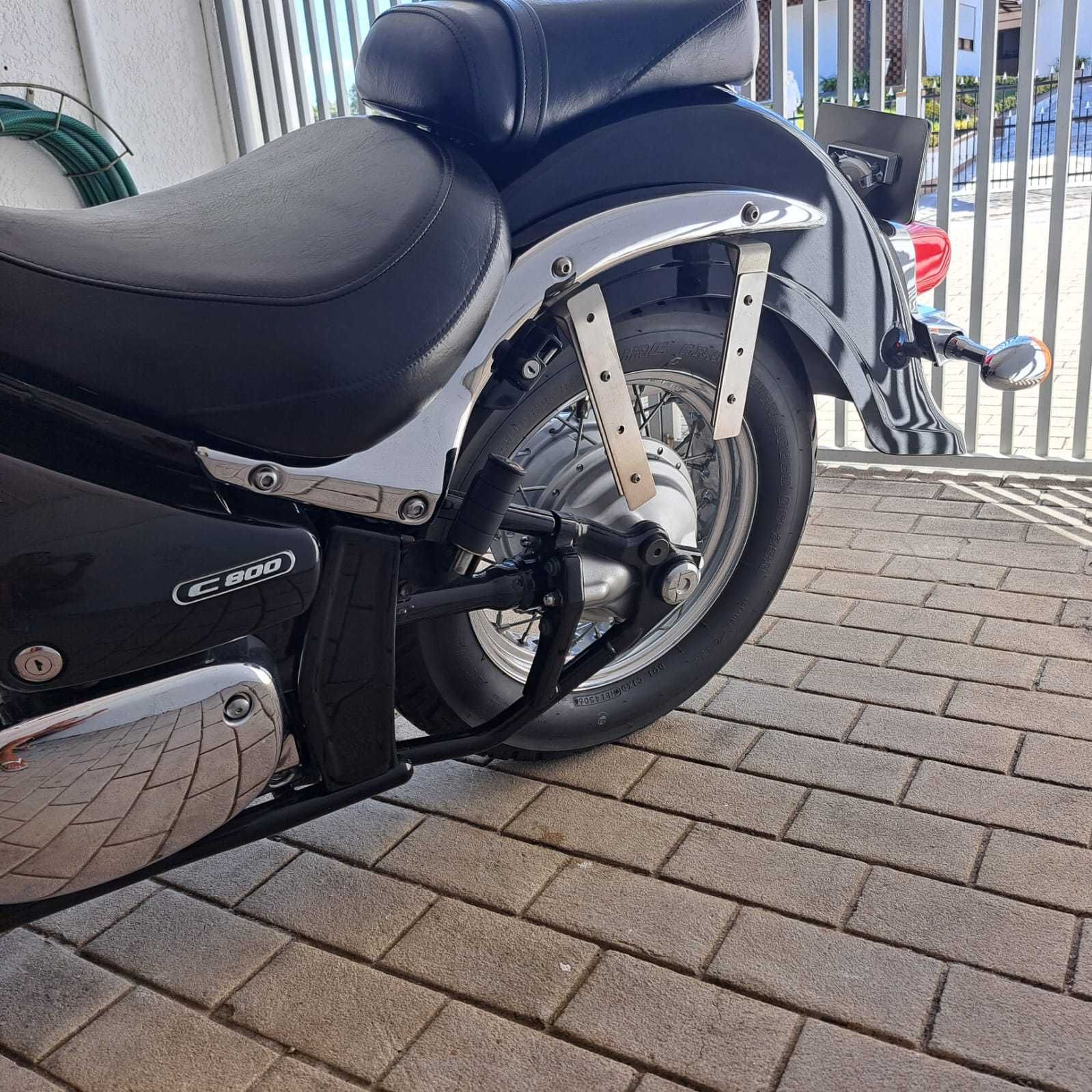 Moto Suzuki Intruder C800