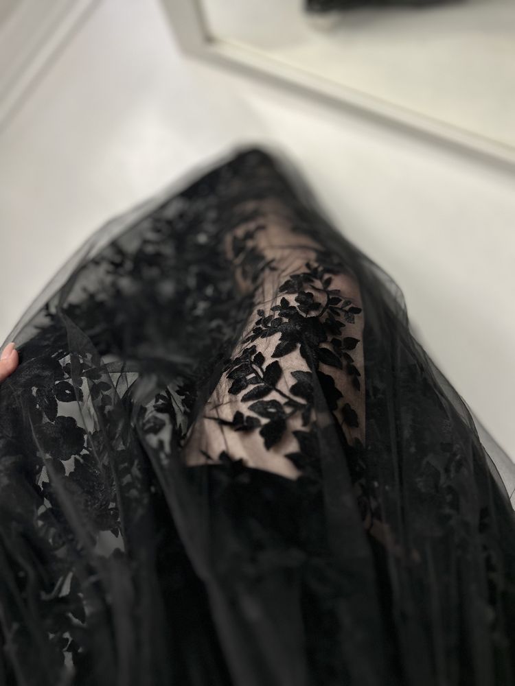 Шикарна вечірня чорна випускна сукня мереживо фатин
