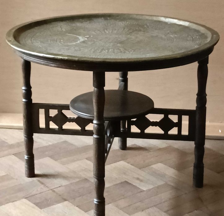 Antyczny, orientalny stolik z mosiężnym blatem koniec XIX wieku