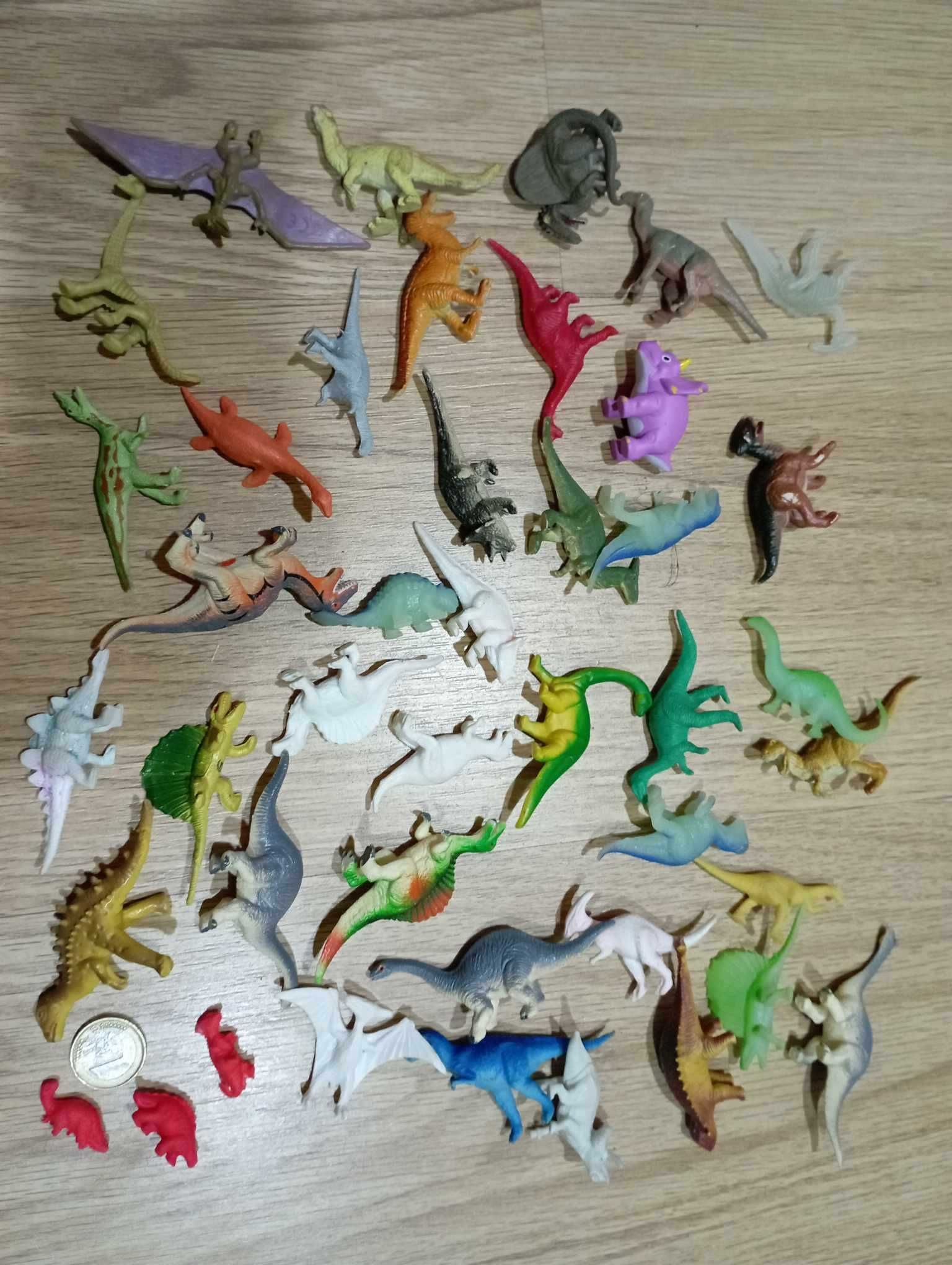 Conjunto Dinossauros - cerca de 70 figuras - 4 fotos