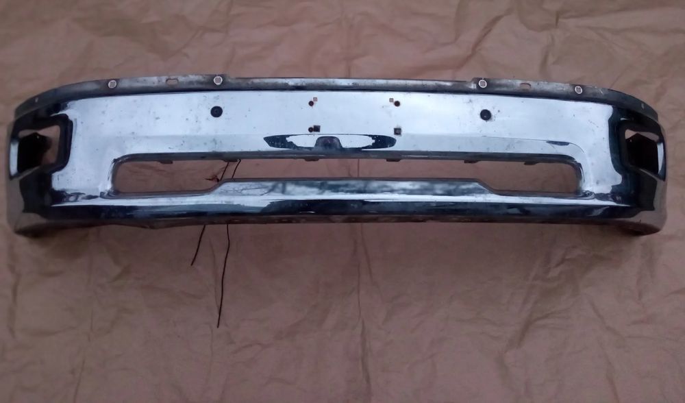 dodge ram 4 1500 zderzak przedni  oryginaŁ Ładny chrom stalowy