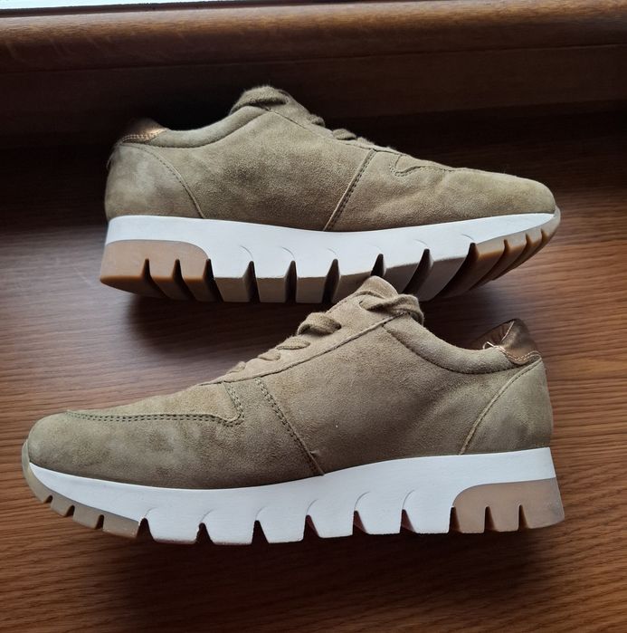 Кросівкиі Tamaris р.39