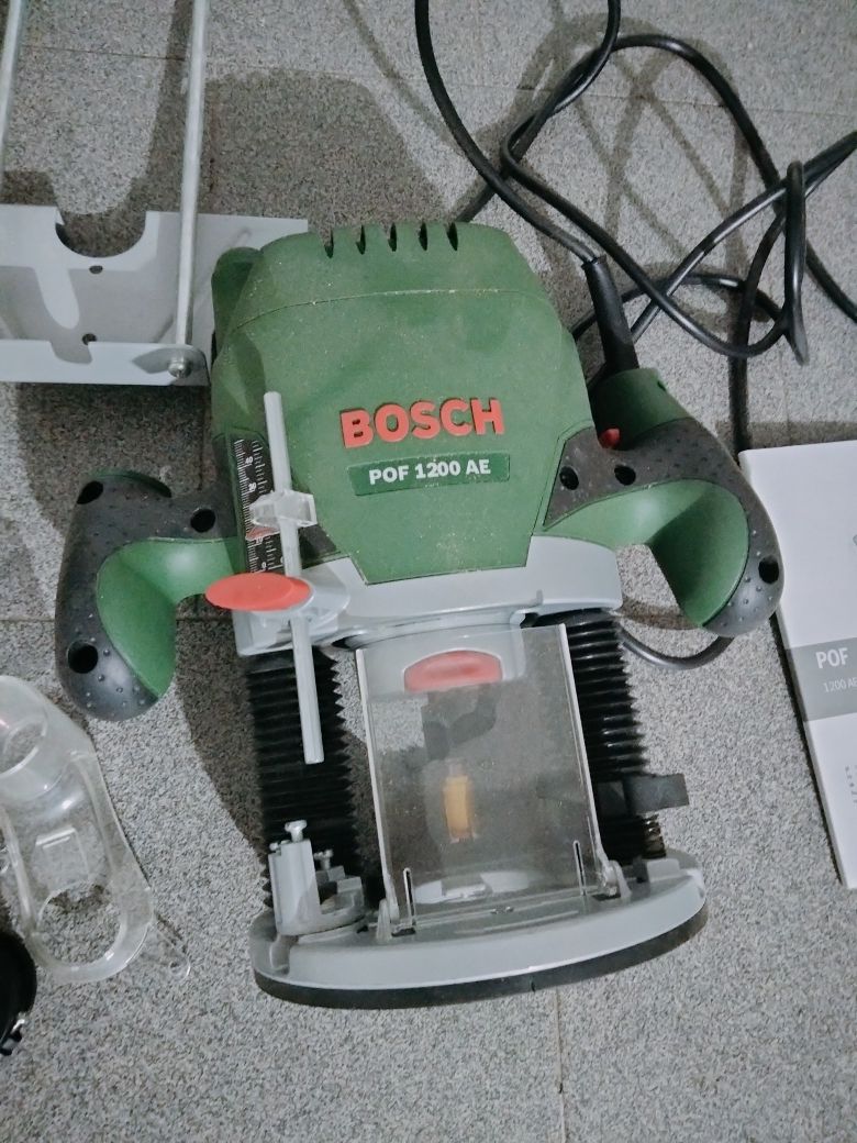 Bosch POF 1200 AE fresadora