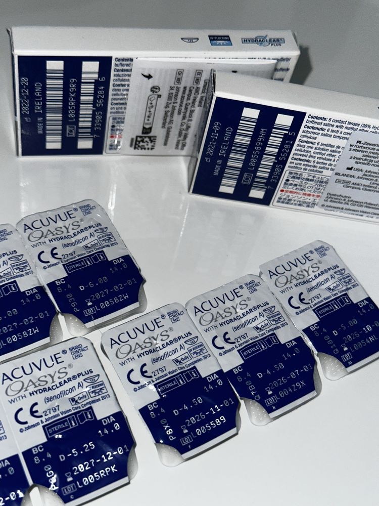Контактні лінзи Acuvue Oasys with Hydraclear Plus Johnson & Johnson