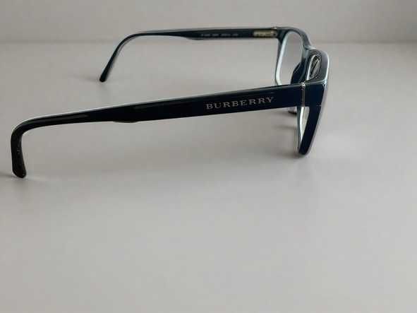 Óculos Burberry.