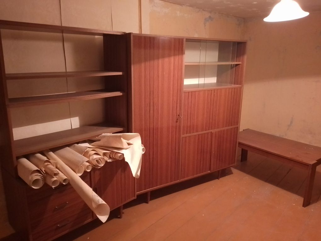 Sprzedam komuś kogo interesuje przerabianie mebli z PRL, świetnie zach