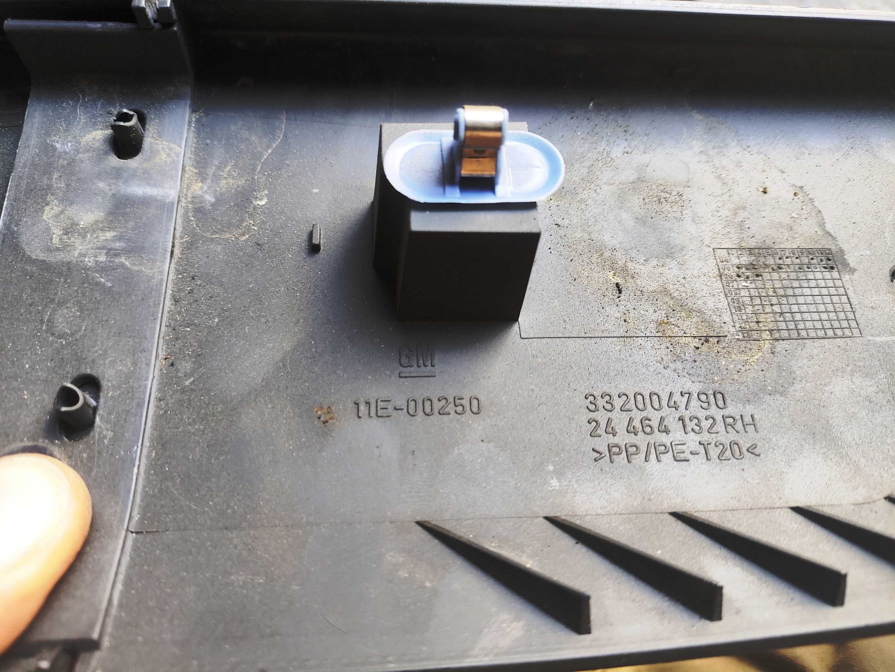 Tapicerka plastiki tylnej klapy bagażnika Opel Astra H GTC,Wys.darmowa