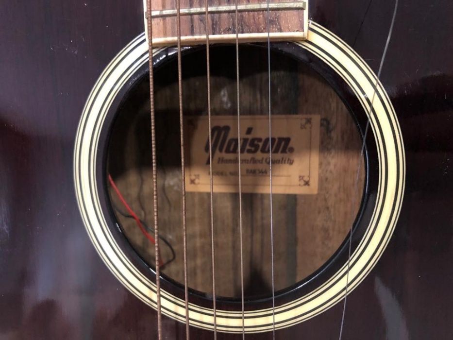 Guitarra Maison Eletroacustica com muito pouco uso