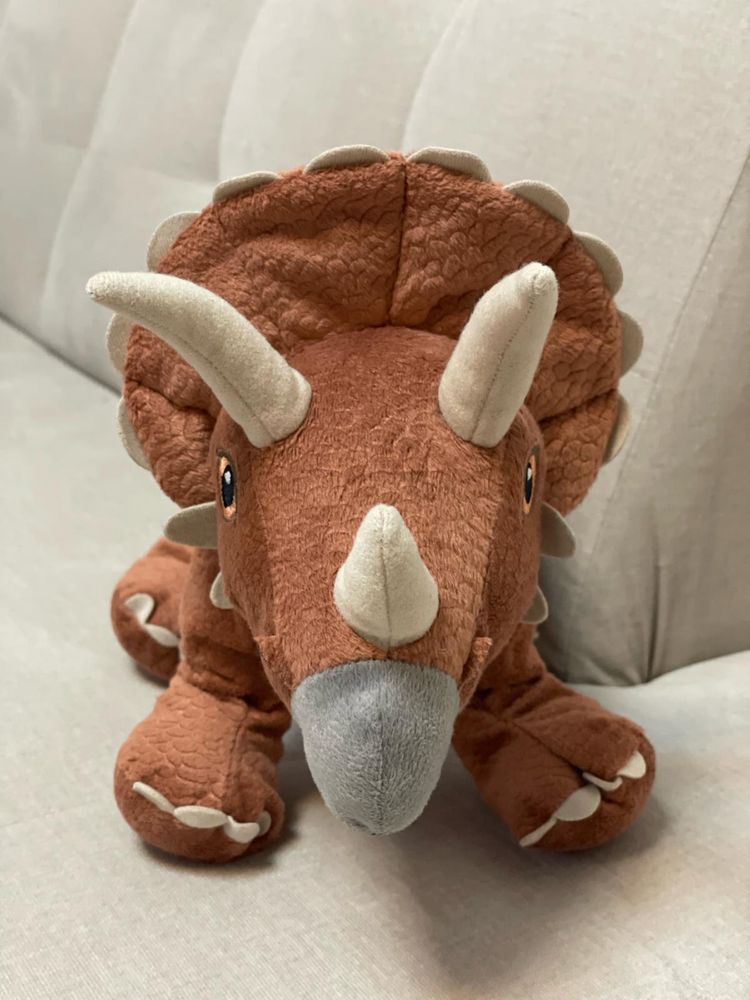 Ikea jättelik dinozaur triceratops