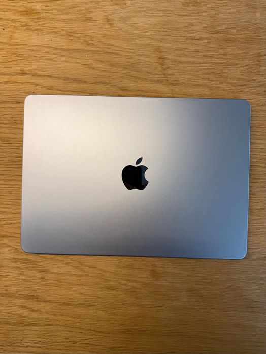 MacBook Air M2 13" 16GB RAM 256 SSD