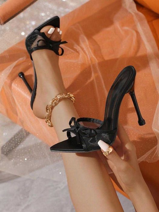 Czarne efektowne klapki na obcasie szpilki z kokardką 38
