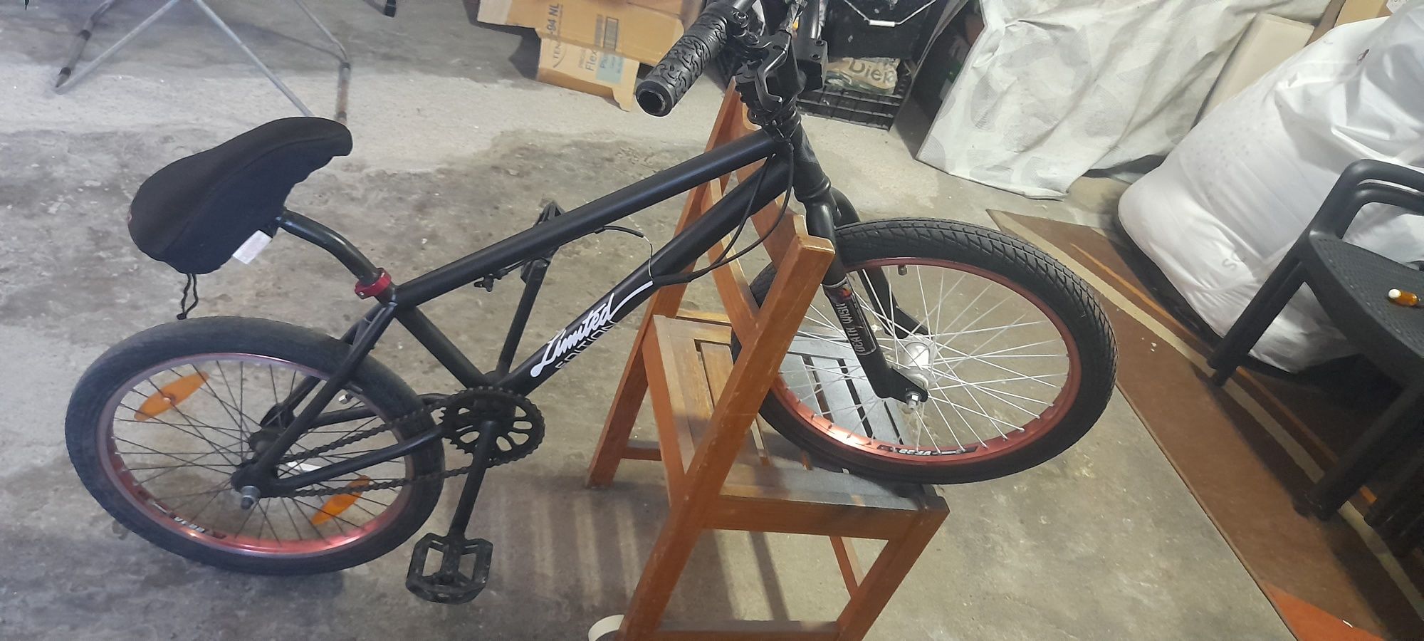 Bicicleta bmx Branca e preta 2