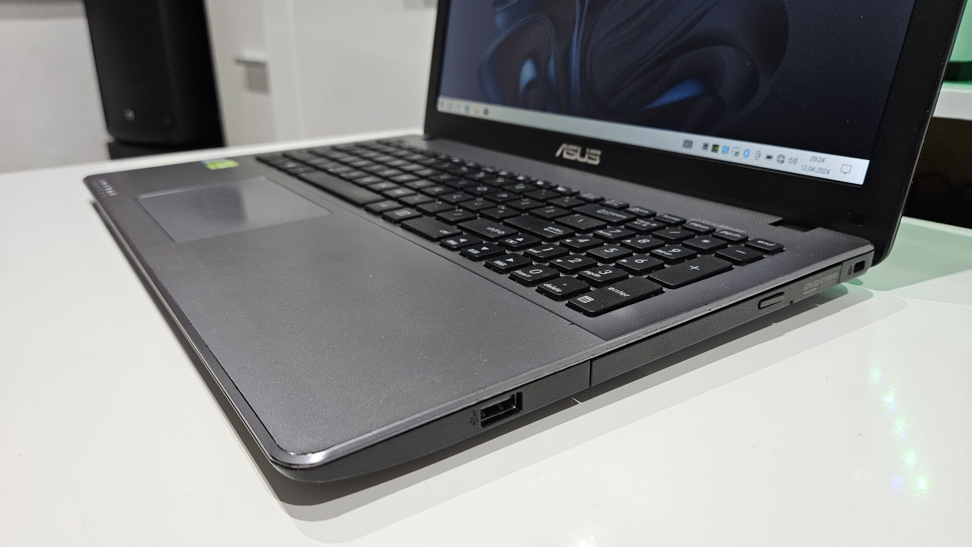 Laptop Asus i3/8GB/Nvidia/SSD
