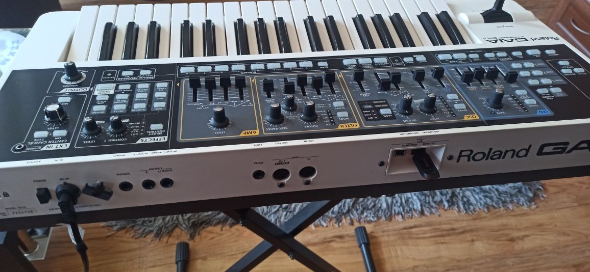 Roland Gaia SH 01 syntezator