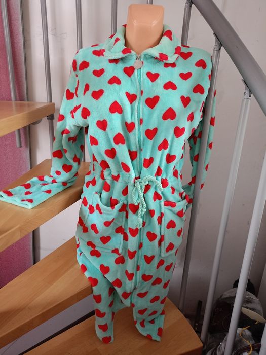 Szlafrok z długimi rękawami turkusowy w czerwone serca suwak troczki