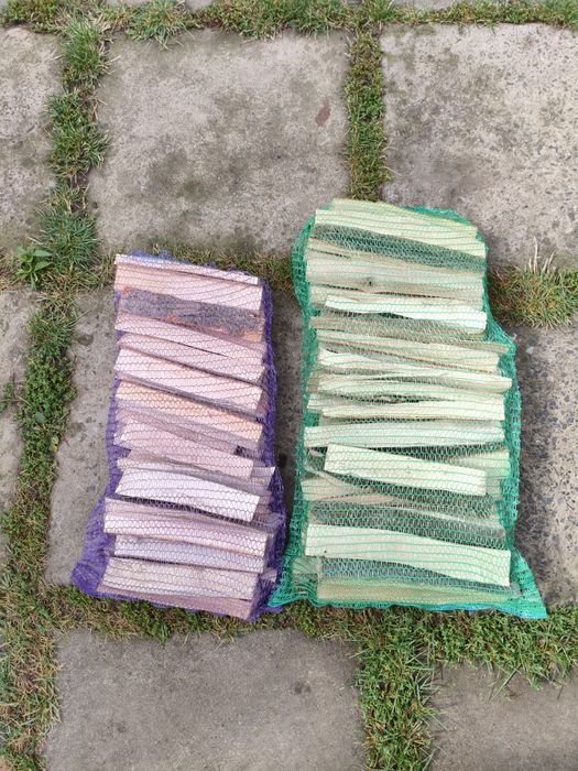 Рублені дрова в сітках