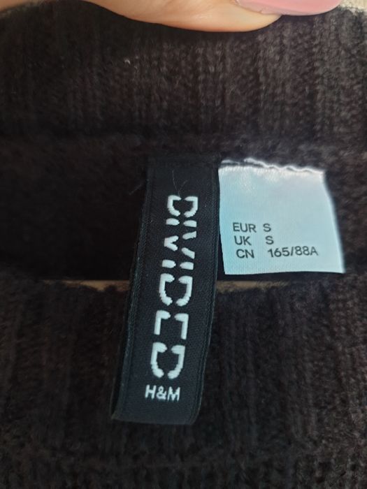 Czarny krótki sweter h&m divided