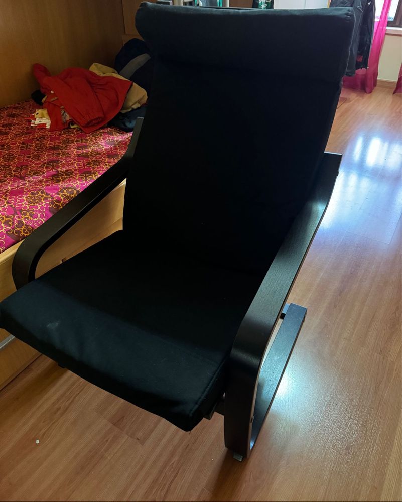 Cadeira Ikea preta de tecido