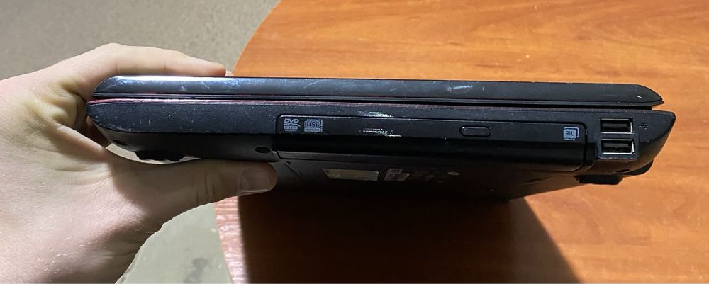 Ноутбук Samsung R580 15.6"/4GB RAM/500GB HDD/ nvidia 310m! N1989