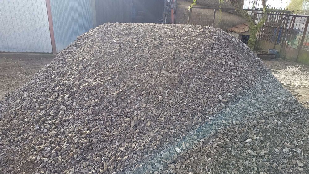 Transport Materiałów Sypkich i Usługi : Piasek , Żwir , Ziemia siana