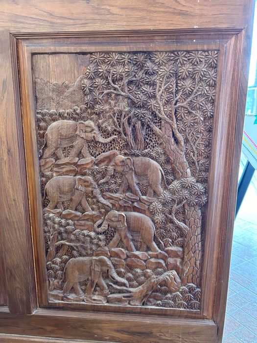 Linda e Única feita à mão na Tailândia. BAR Teak