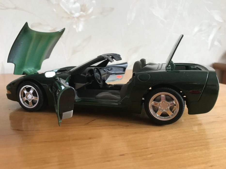 Модель автомобиля 1:18 Шевроле КОРВЕТ