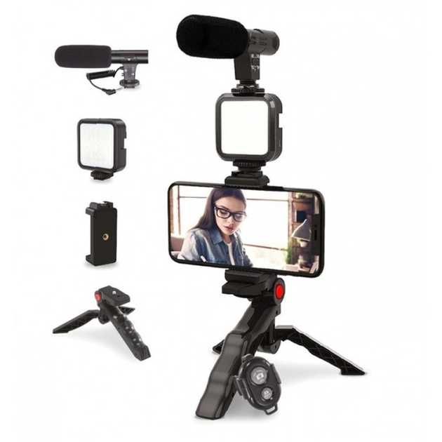 Блогерський набір зі світлом, мікрофоном, штативом та пультом.