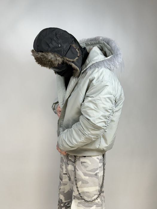 Бомбер с мехом на капишоне белый аляска куртка белая MA1 opium bomber