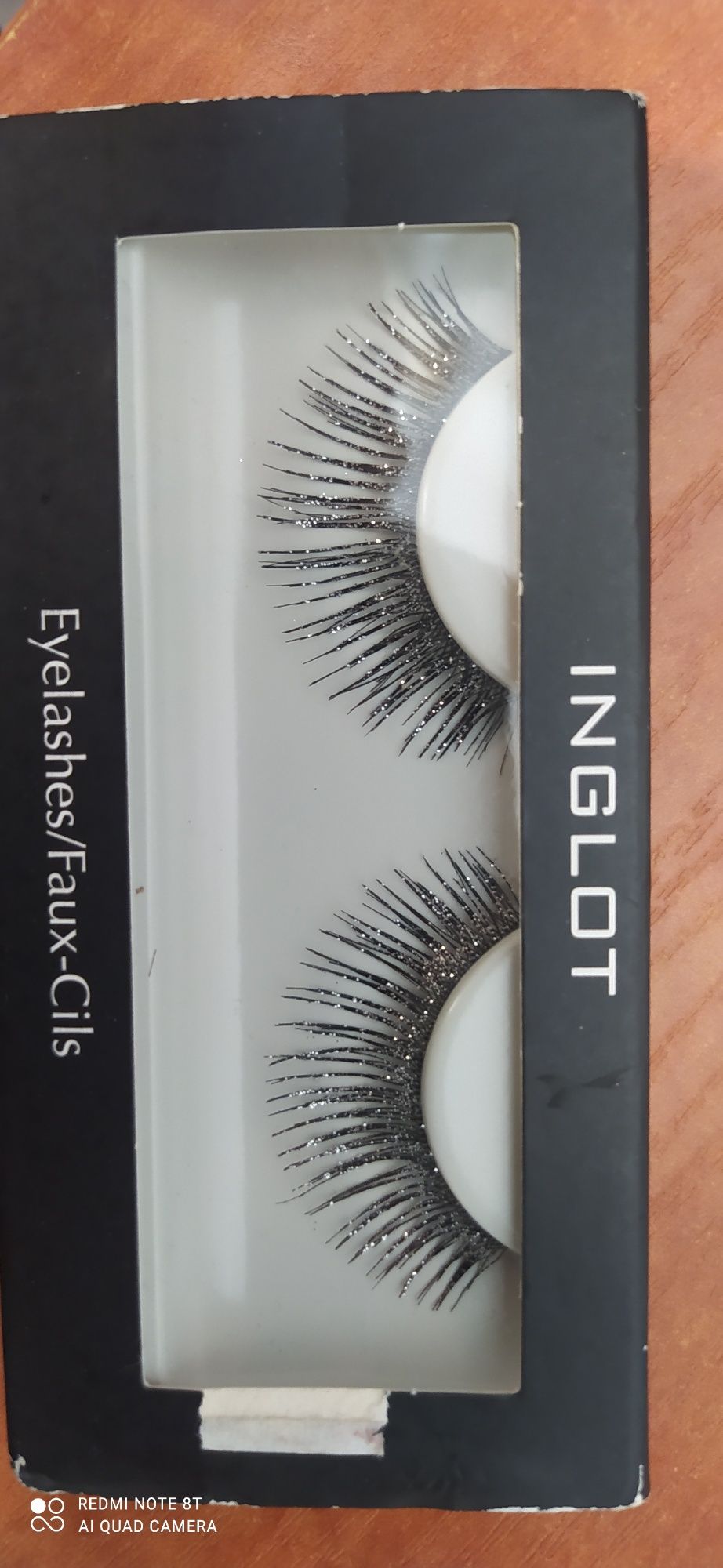 Rzęsy Inglot z brokatem