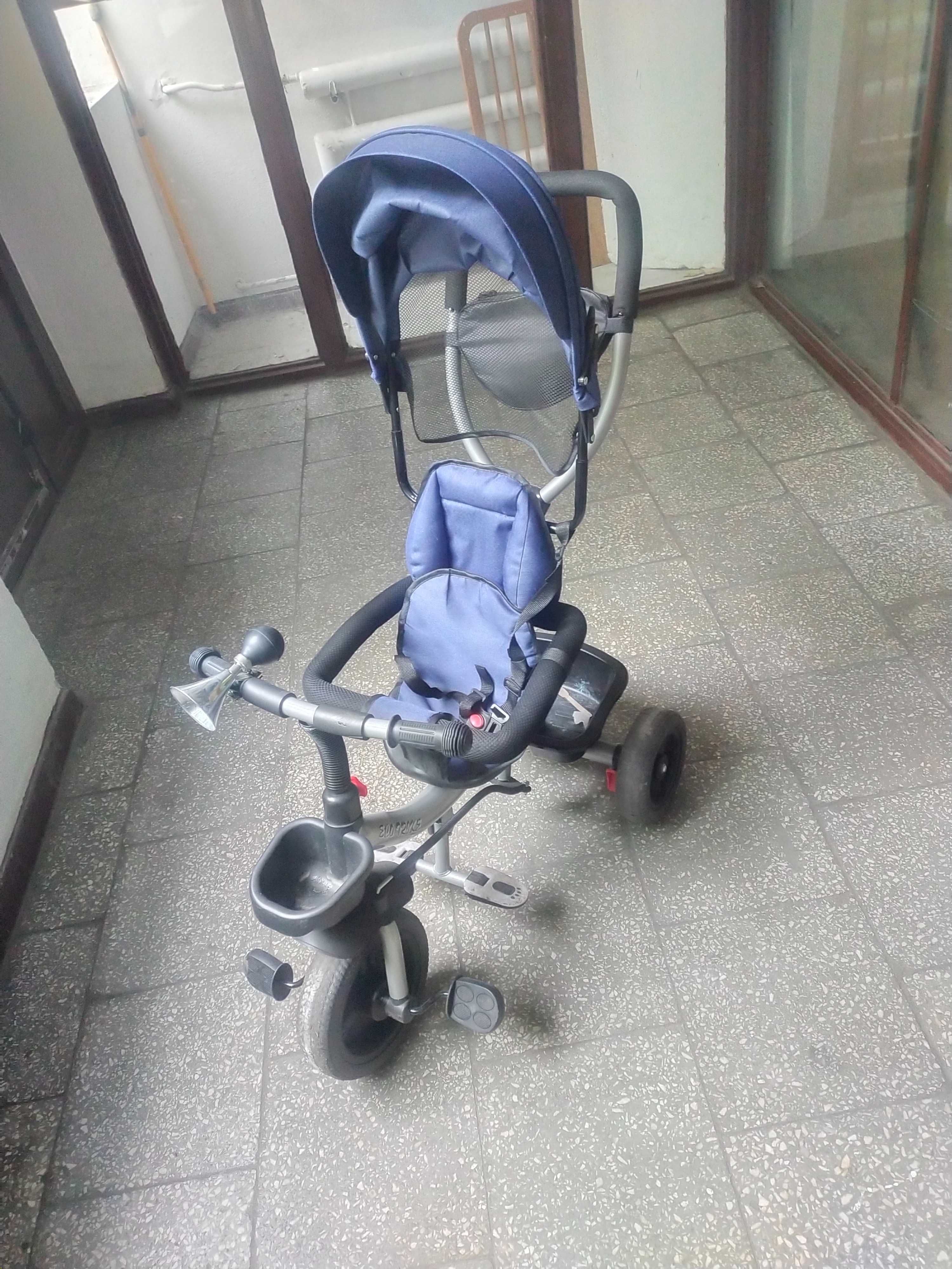Rowerek dziecięcy trójkołowy z daszkiem