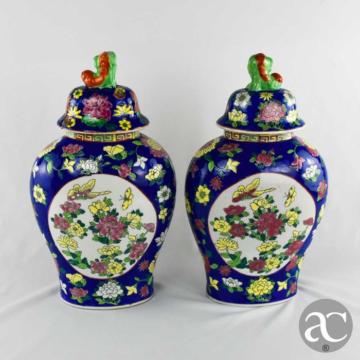 Par de potes ovais porcelana da China, decoração flores