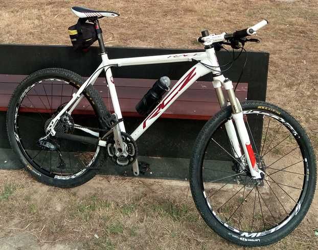 Bicicletas 2 BTT + 1 Estrada + 1 criança