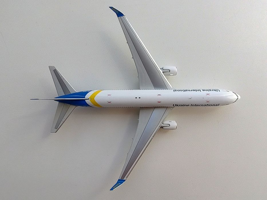 Модель літака, модель самолета Boeing 767-300ER, МАУ, Phoenix 1:400