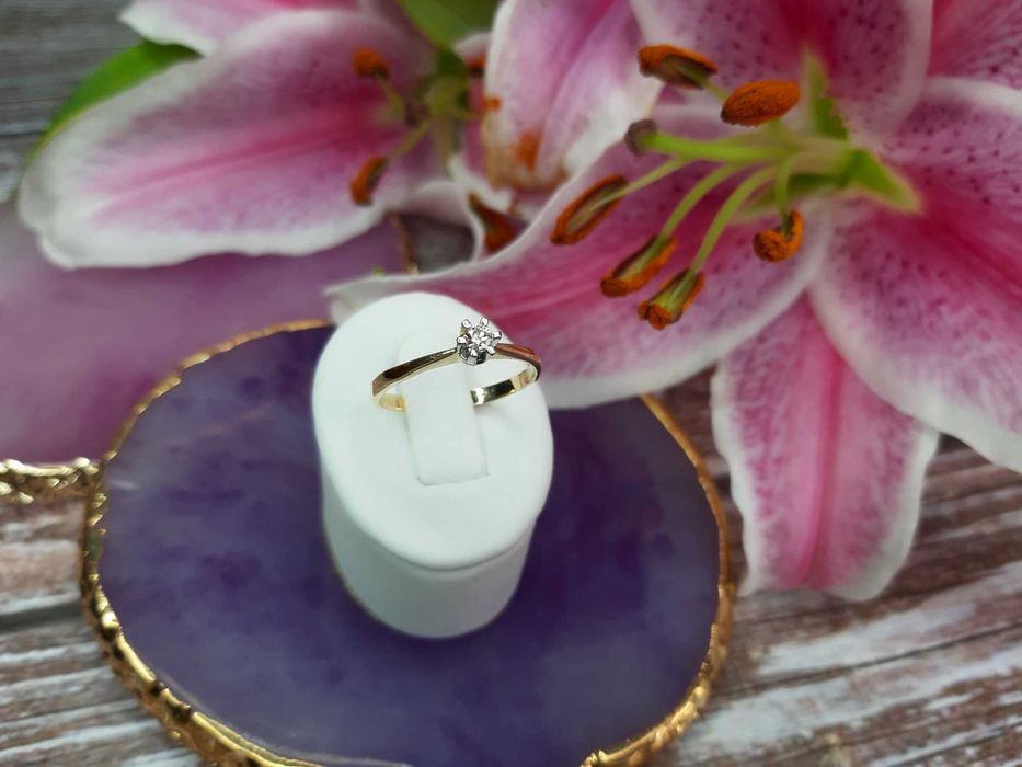 *** DIAMENT*** Pierścionek 1,59GR. pr: 585 roz. 14 Komis Redi