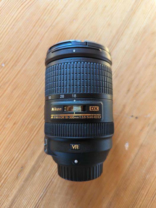 Obiektyw Nikon Nikkor AF-S DX 18-300 mm f/3.5-5.6G ED VR jak nowy