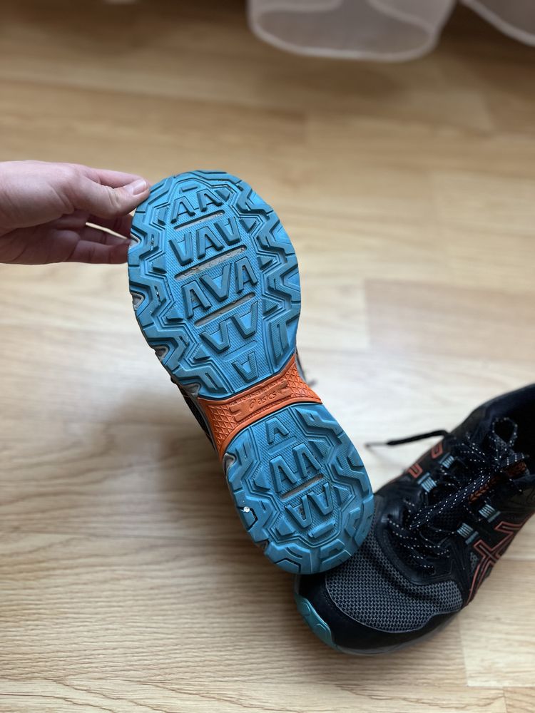 кросівки Asics орригінал( устілка 27)