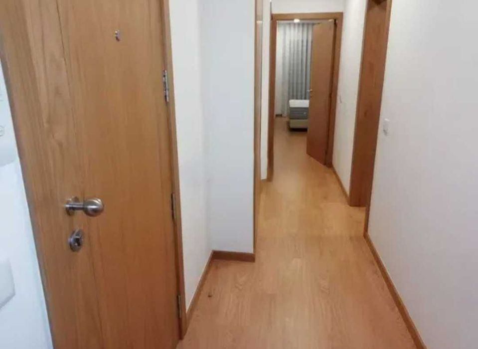 T2 Porto / Arca Agua / Vale Formoso - Mobilado - Como Novo