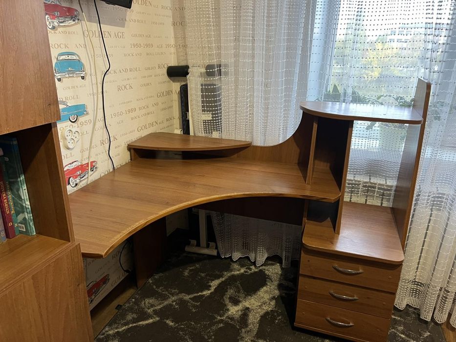 Компьютерный письменный стол