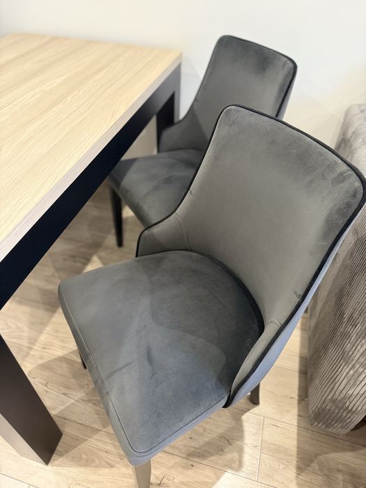 Stół rozkładany 140/180x80 oraz krzesła