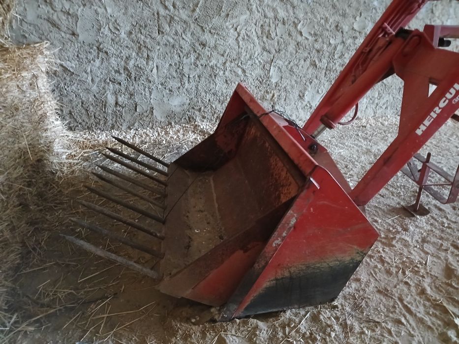 Carregador frontal pouco usado