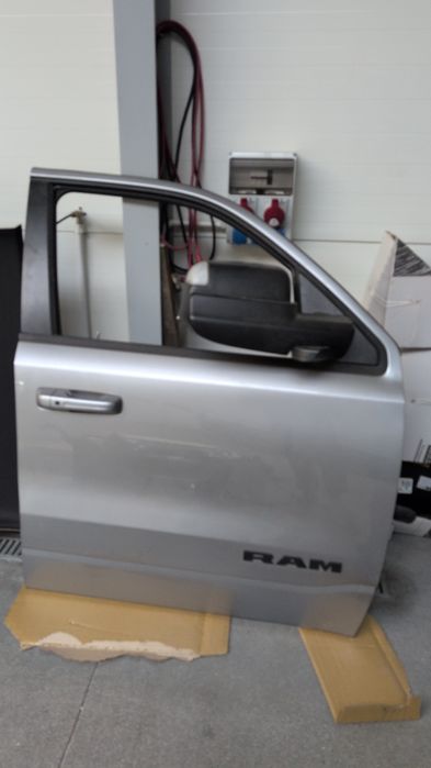 Dodge RAM 1500 22- Drzwi prawe przód kpl.