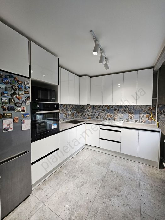 При замовленні кухні стільниця в подарунок