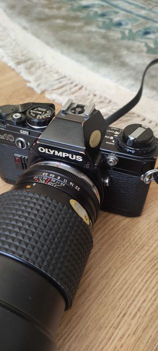 Sprzedam aparat lustrzanka analogowa OLYMPUS om10 + obiektyw f 200mm.