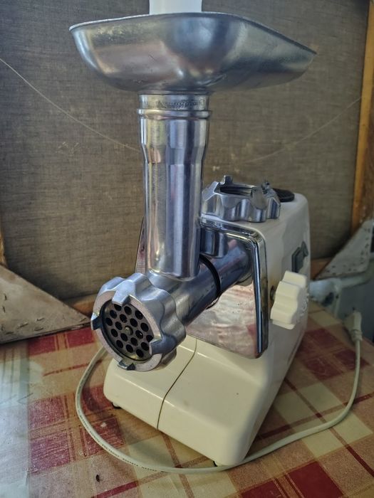 Електро мясорубка