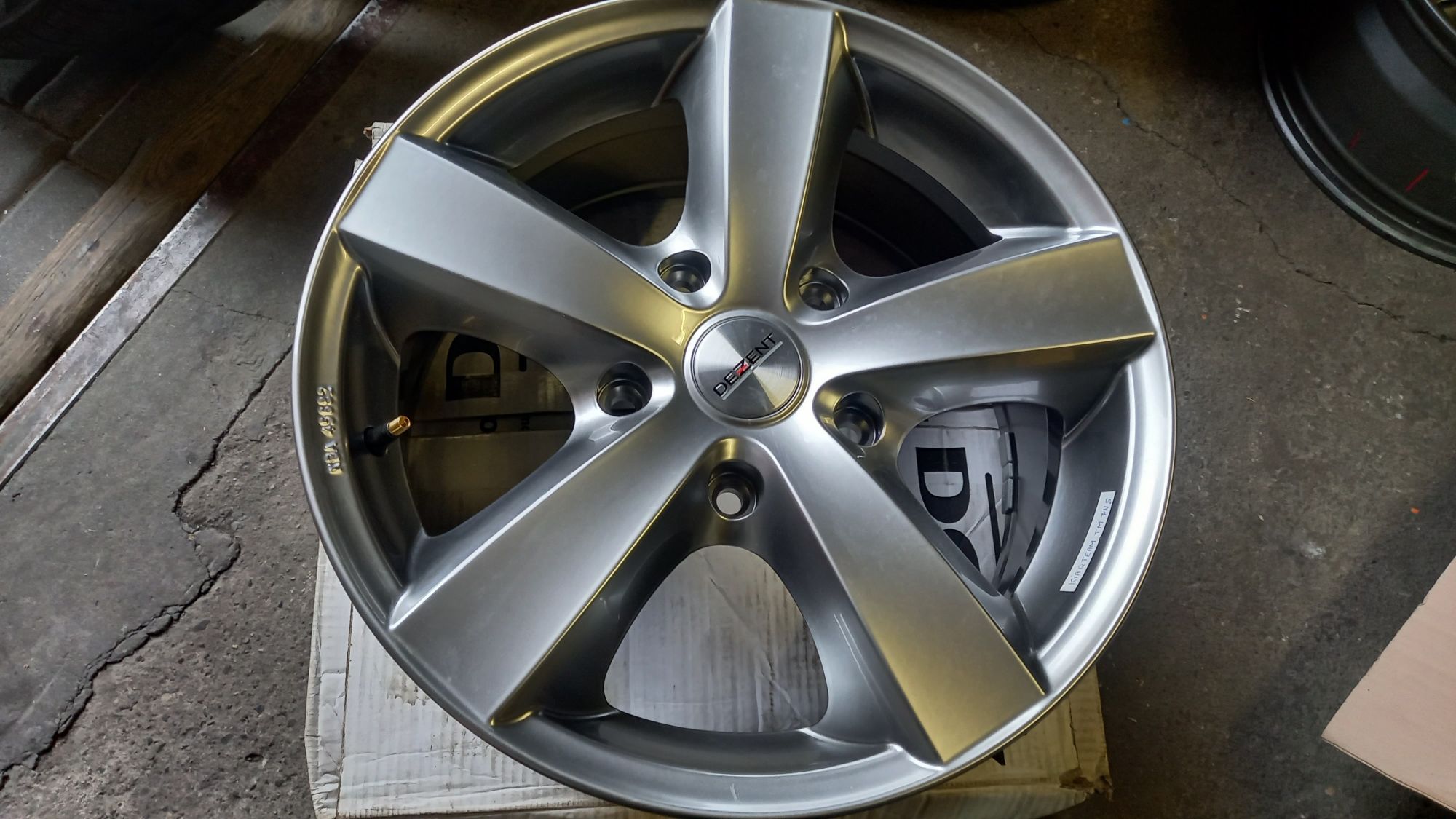 Felgi  Dezent Kia 17" 7.5J ET40 5x139,7 4 sztuki